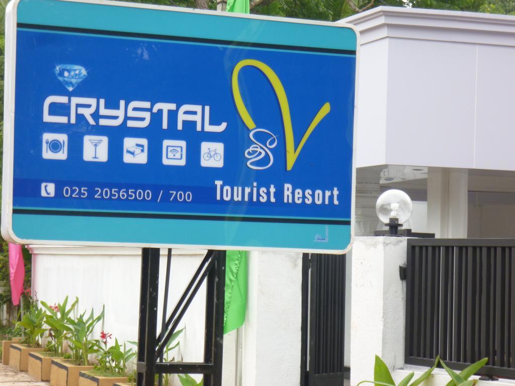Crystal V Tourist Resort Анурадхапура Экстерьер фото